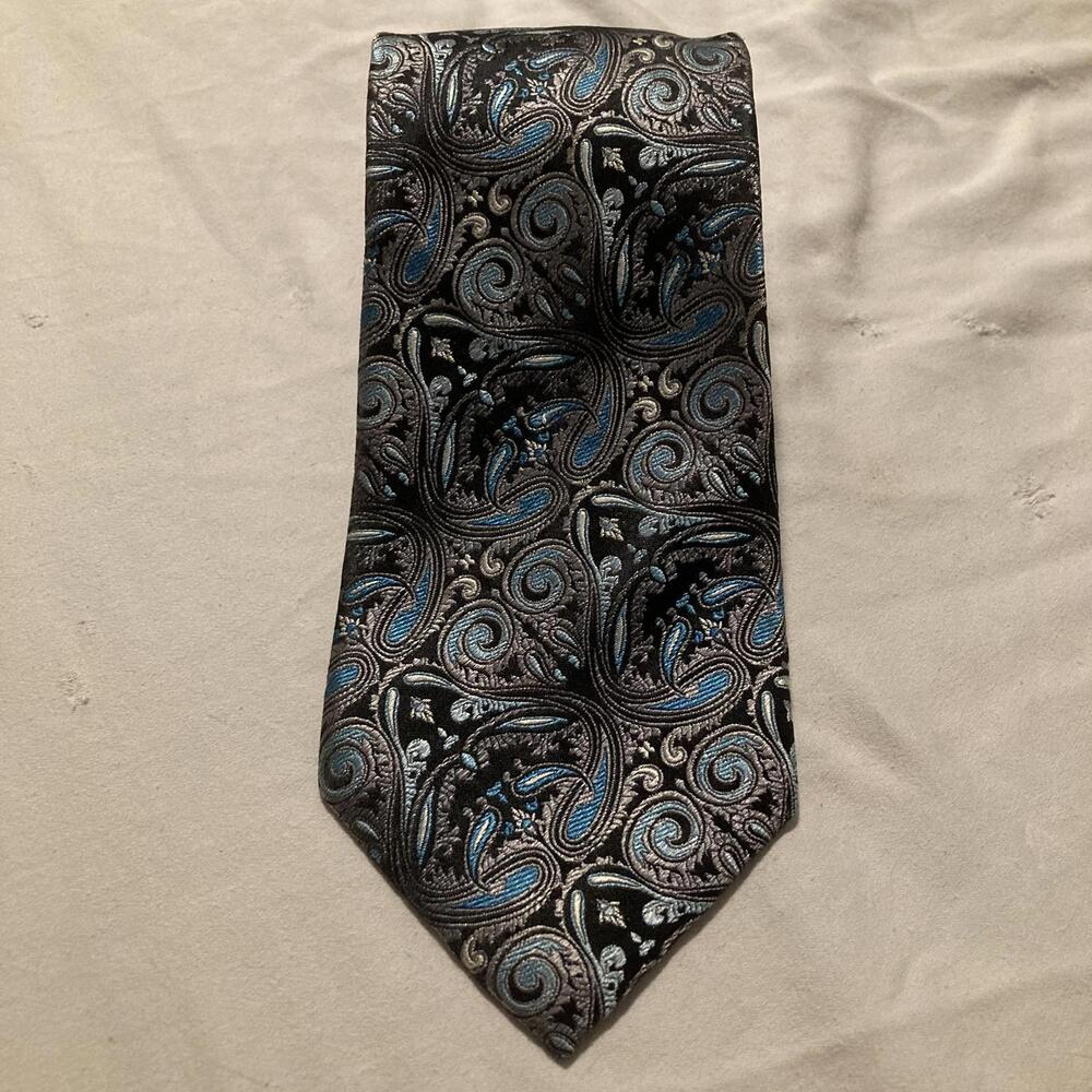 NWOT Van Heusen Paisely Tie 58/3.5